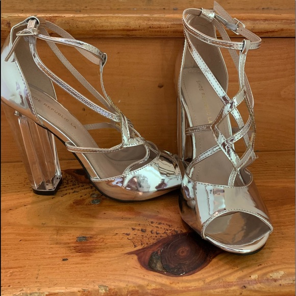 Silver metallic open toe heels - Picture 1 of 3
